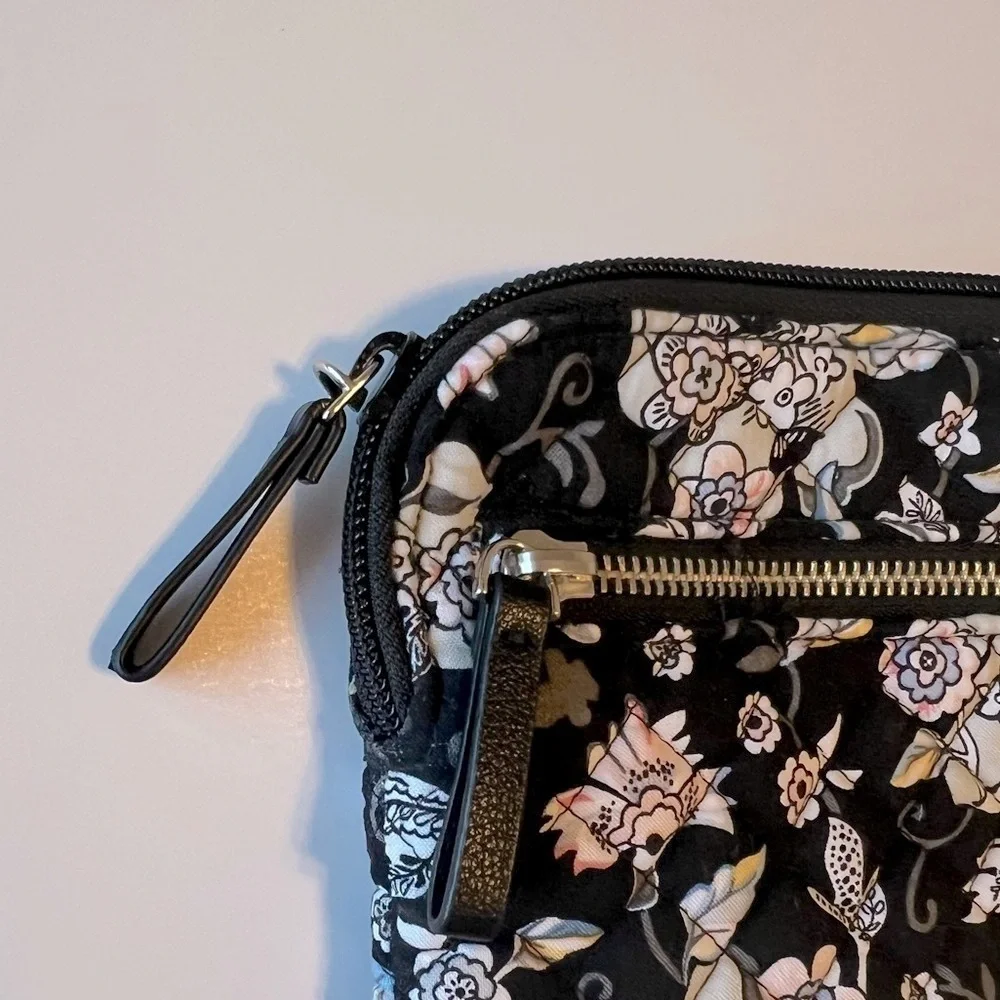 Vera Bradley quilted zippered wallet, floral print 8.5”x5.5” - Picture 4 of 12